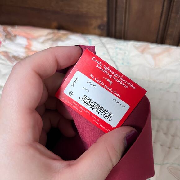 Spanx Women's Undie-tectable Seamless Tummy Control Thong Small NEW - Picture 6 of 9